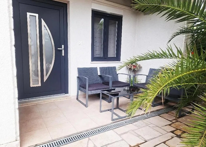 Apartment Nena Near The City Center With Free Parking