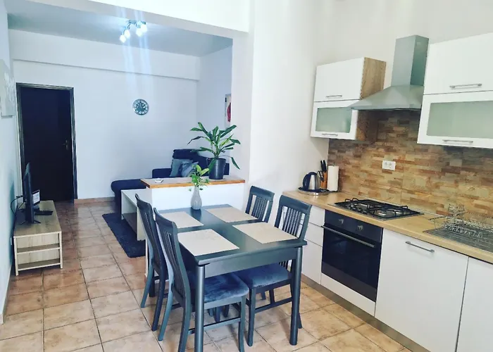 Apartment Nena Near The City Center With Free Parking